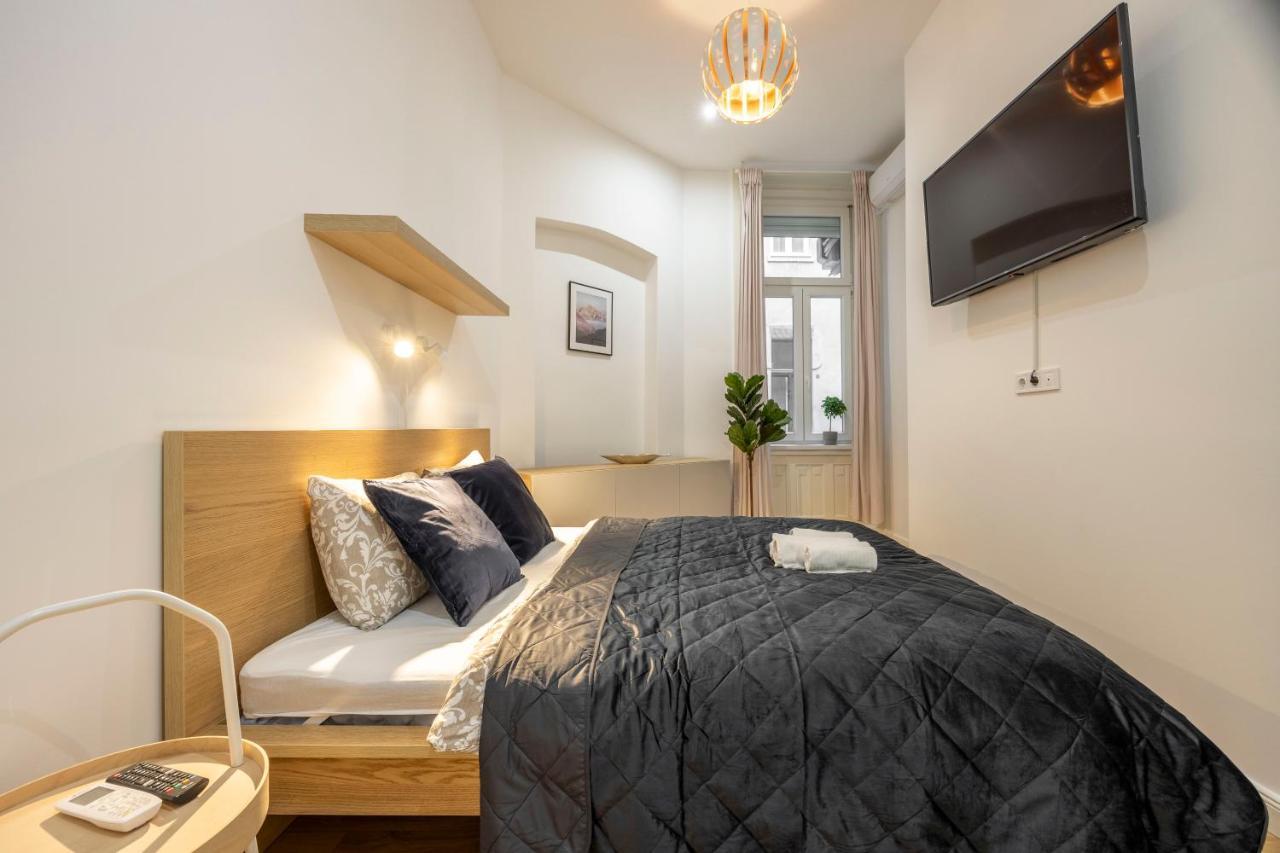 Central Grand Apartment With 5Bedrm 2Bathroom Budapeste Exterior foto